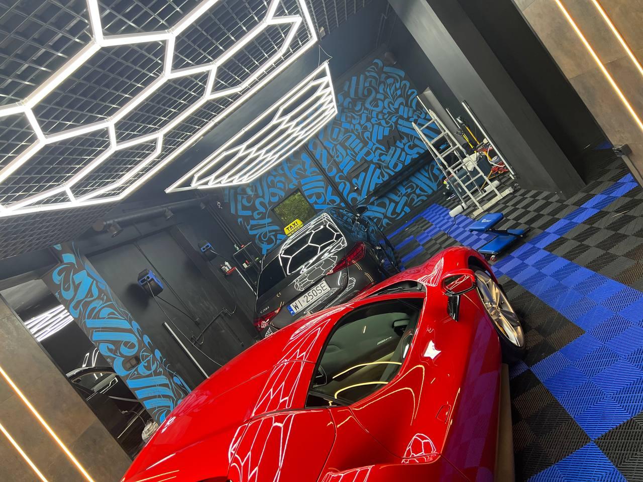 Showroom — detailing graphics